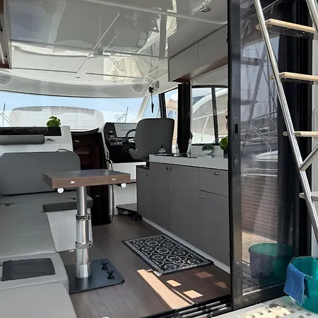 Bateau à Quai Saint-Mandrier-sur-Mer
