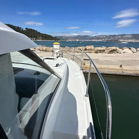Bateau à Quai * Saint-Mandrier-sur-Mer