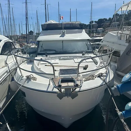 Bateau à Quai * Saint-Mandrier-sur-Mer