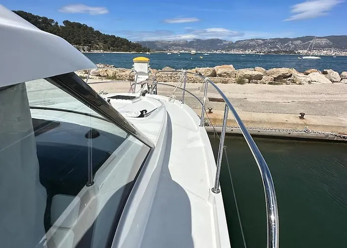 Bateau A Quai * Saint-Mandrier-sur-Mer